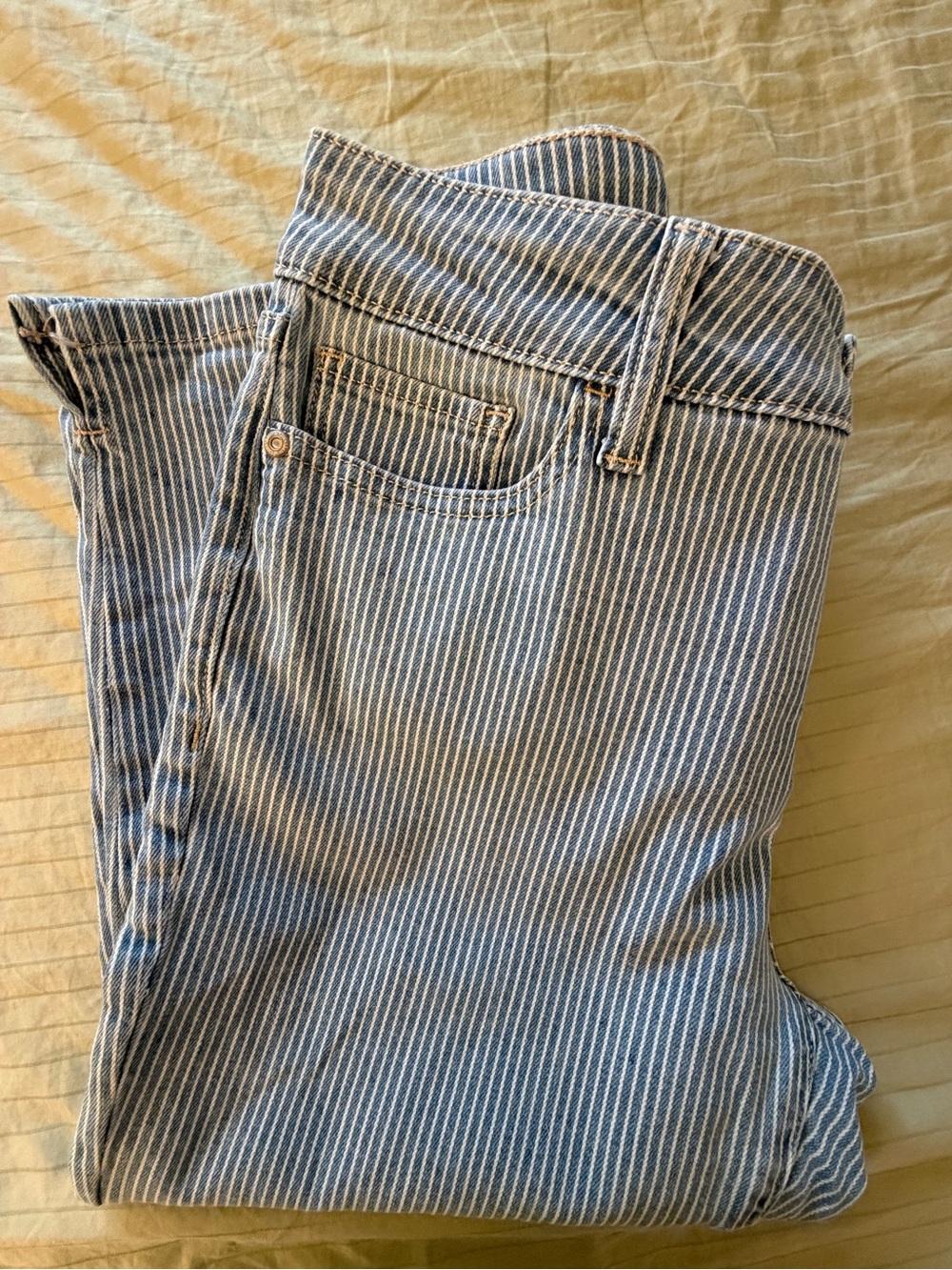 St. John’s Bay John women Striped Blue white Capri Jeans excellent condition♥️